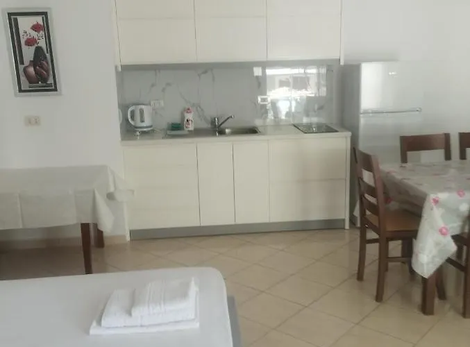 Ksamil Holiday 公寓 *